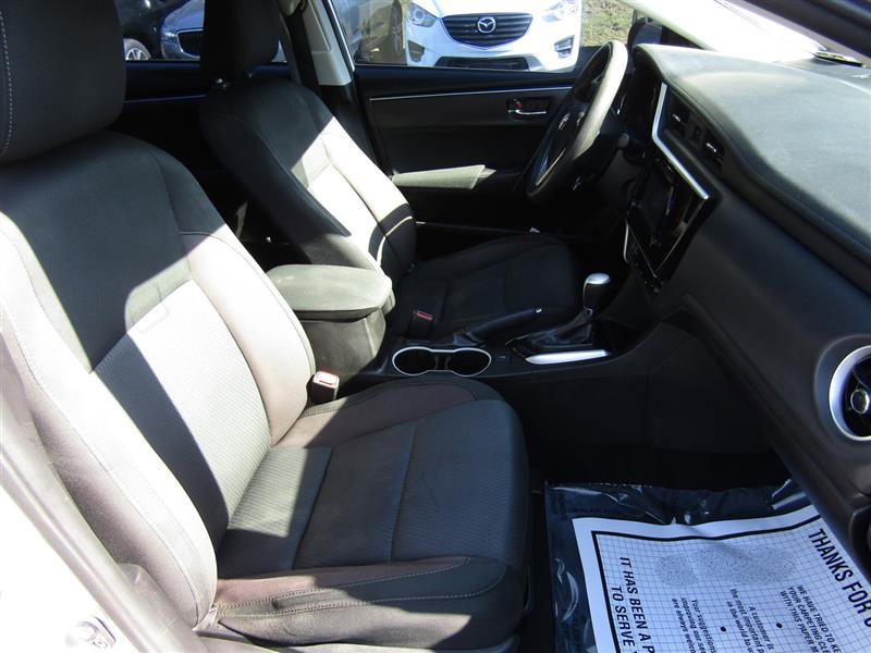 Used 2018 Toyota Corolla LE image 29