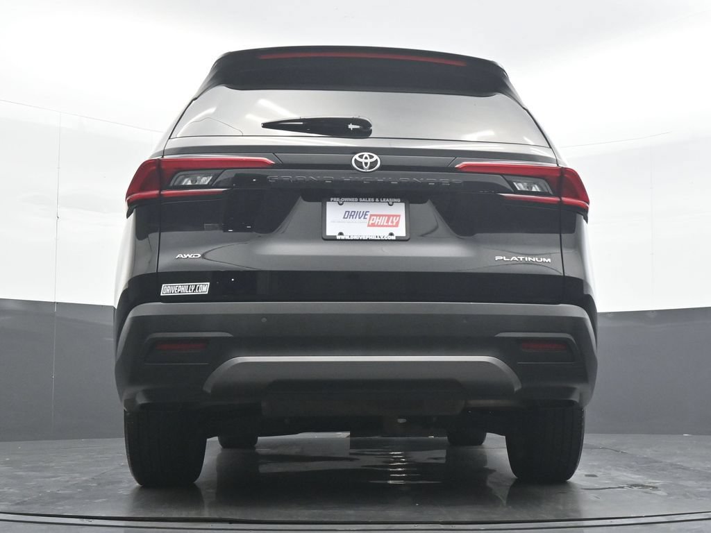 Used 2024 Toyota Grand Highlander AWD image 30