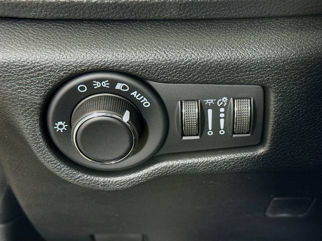 New 2027 Chrysler Pacifica Limited FWD image 10