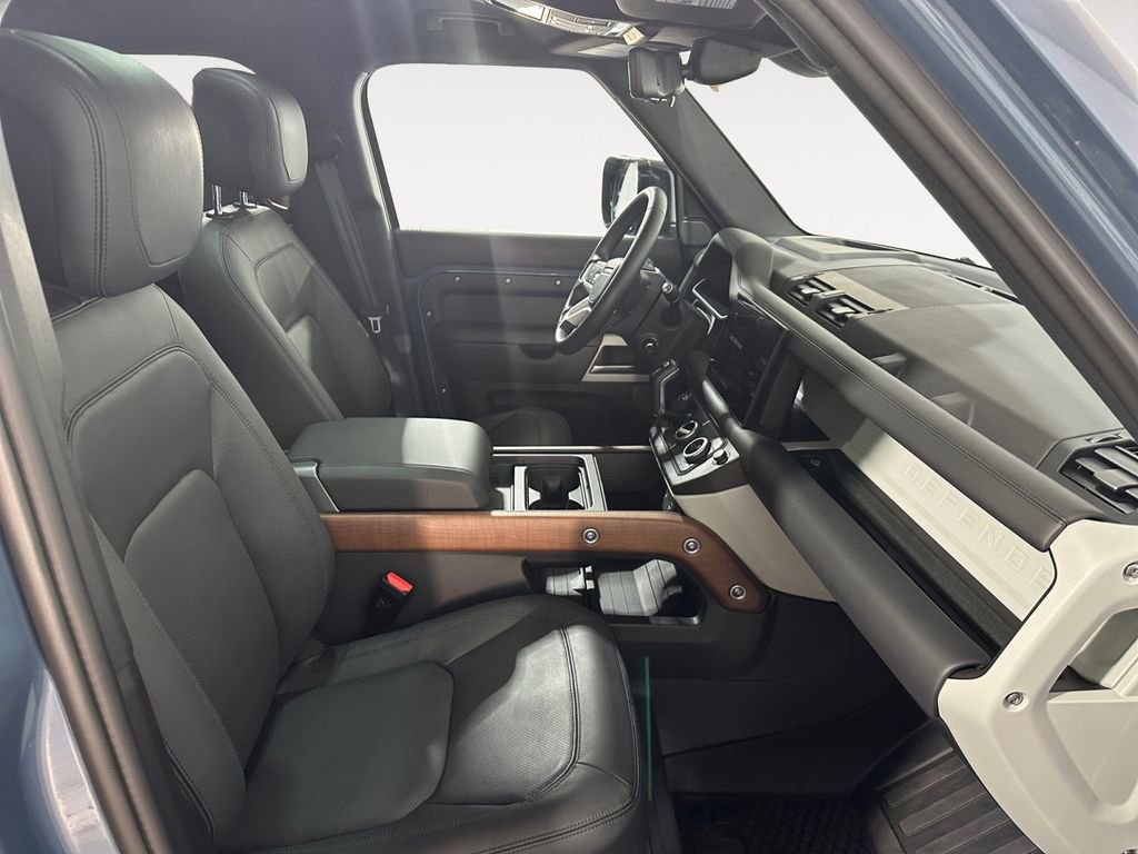 Used 2024 Land Rover Defender 110 SE AWD/4WD image 15