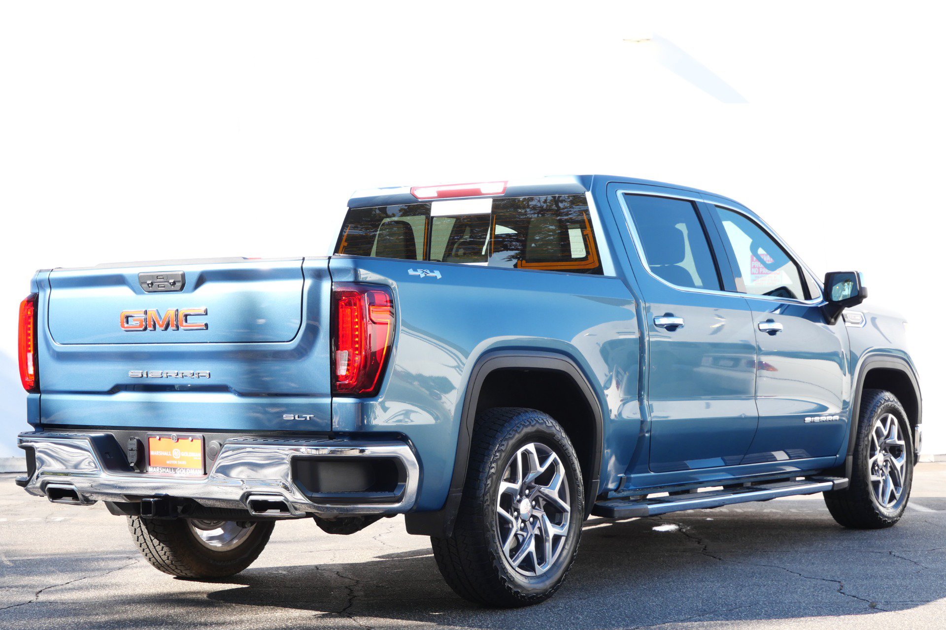 Used 2024 GMC Sierra 1500 SLT w/ SLT Premium Package AWD/4WD image 9