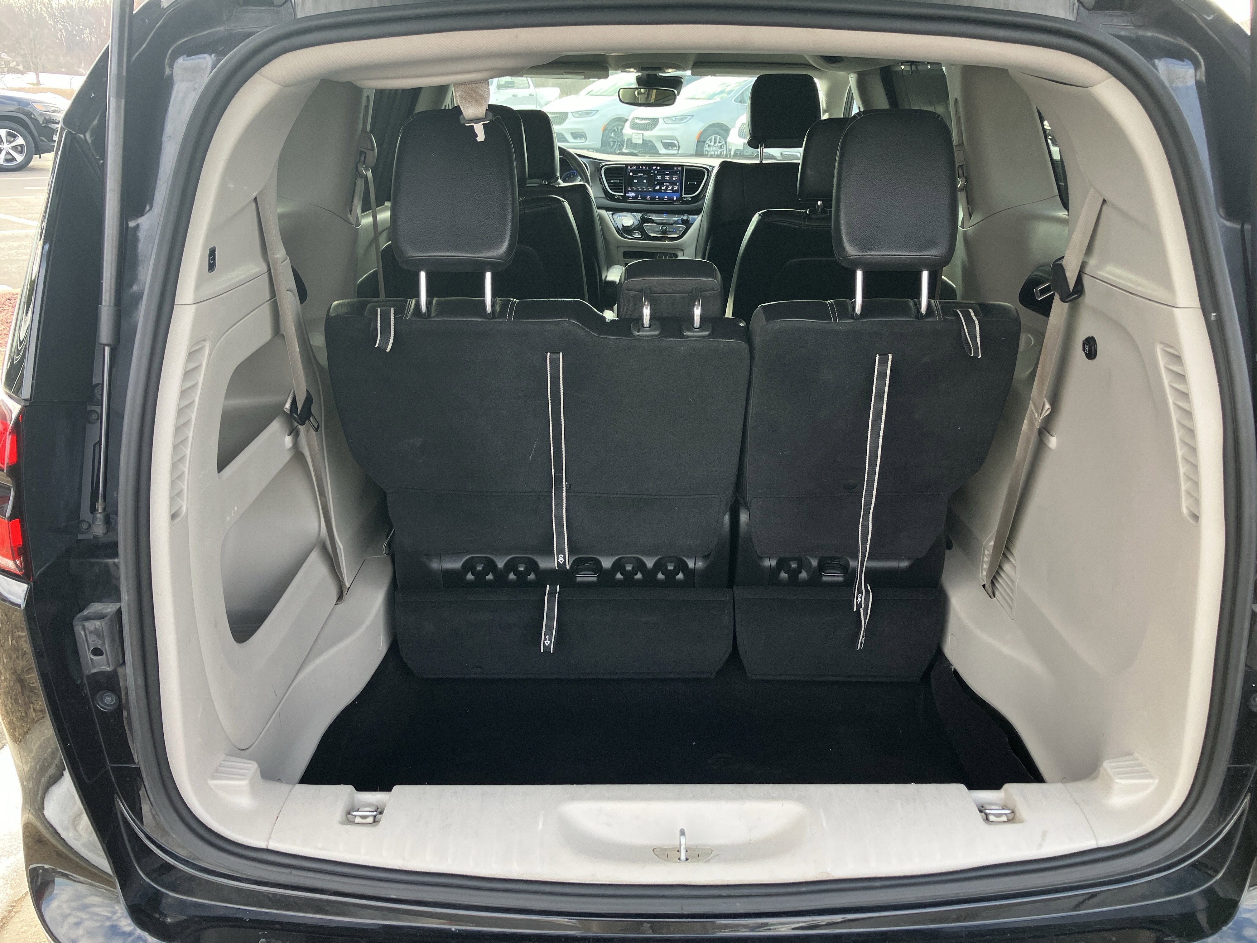 Used 2022 Chrysler Pacifica Touring-L image 21