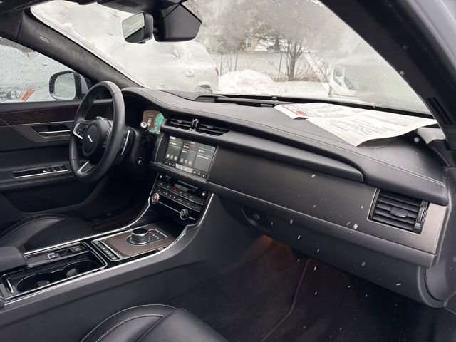 Used 2020 Jaguar XF Checkered Flag image 28