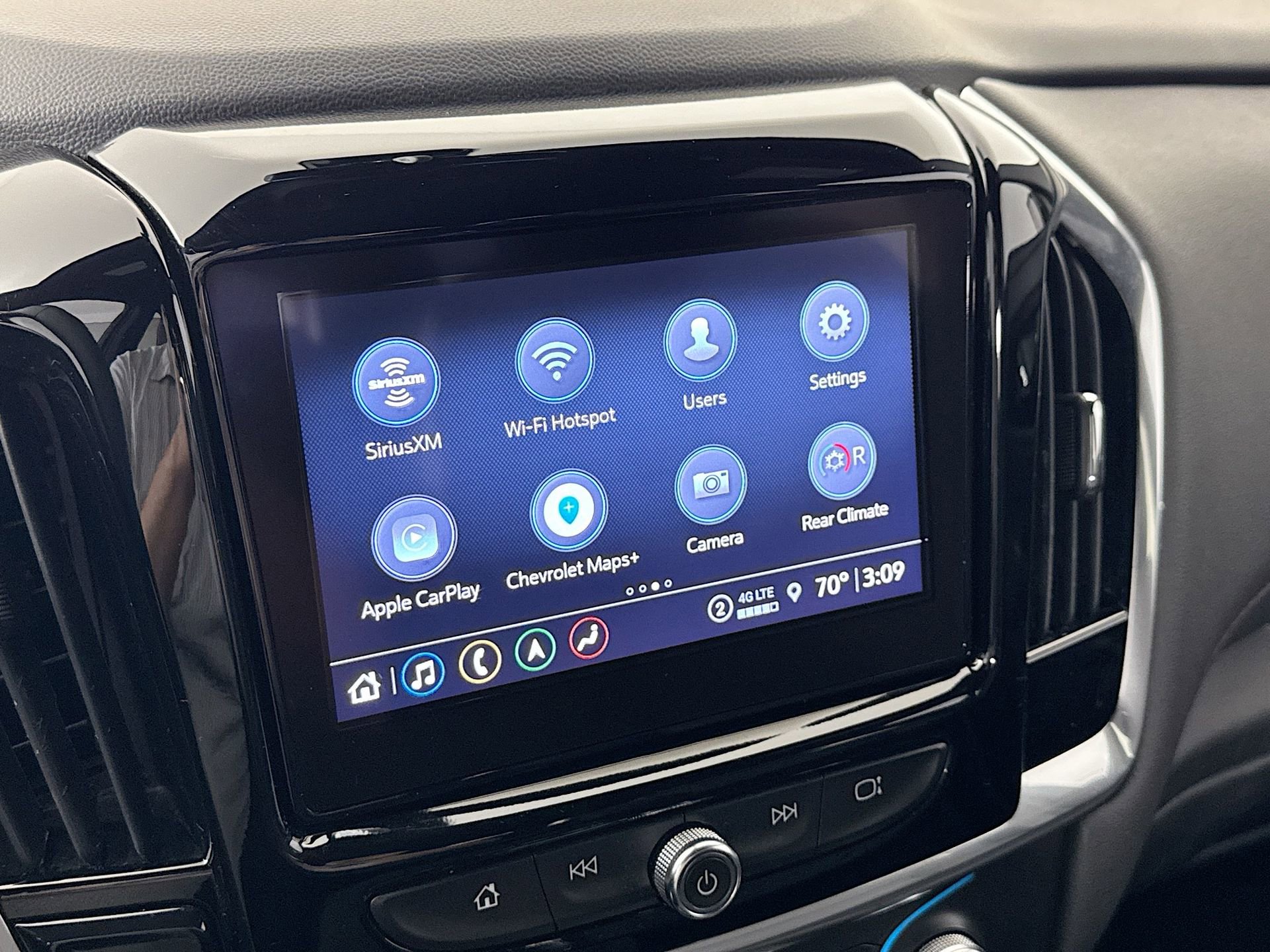 Used 2023 Chevrolet Traverse RS w/ LPO, Floor Liner Package image 16