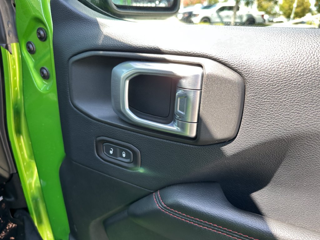 Used 2019 Jeep Wrangler Unlimited Rubicon w/ Dual Top Group AWD/4WD image 18