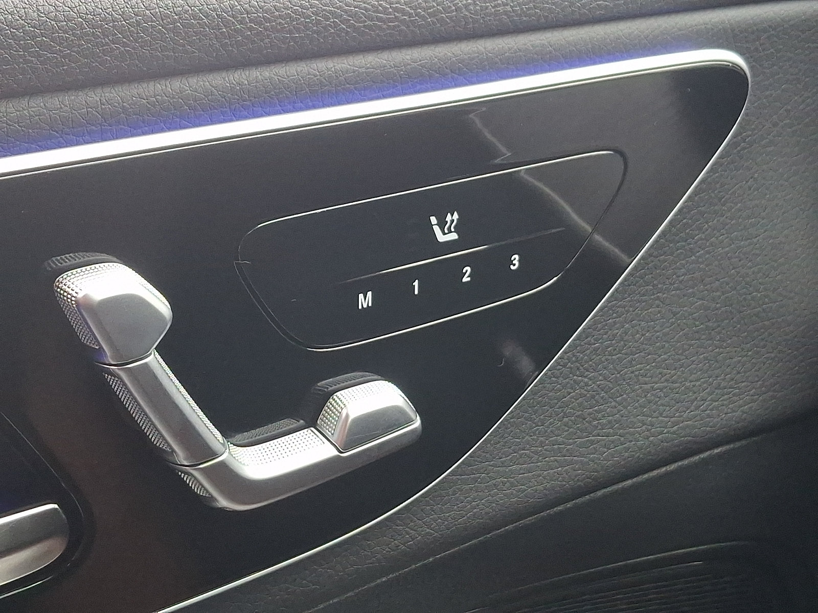 Used 2025 Mercedes-Benz GLC 300 image 22
