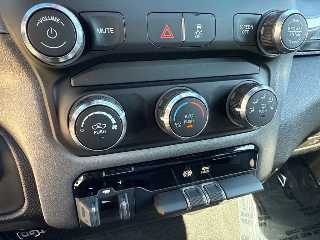 Used 2024 RAM 2500 Big Horn AWD/4WD image 99