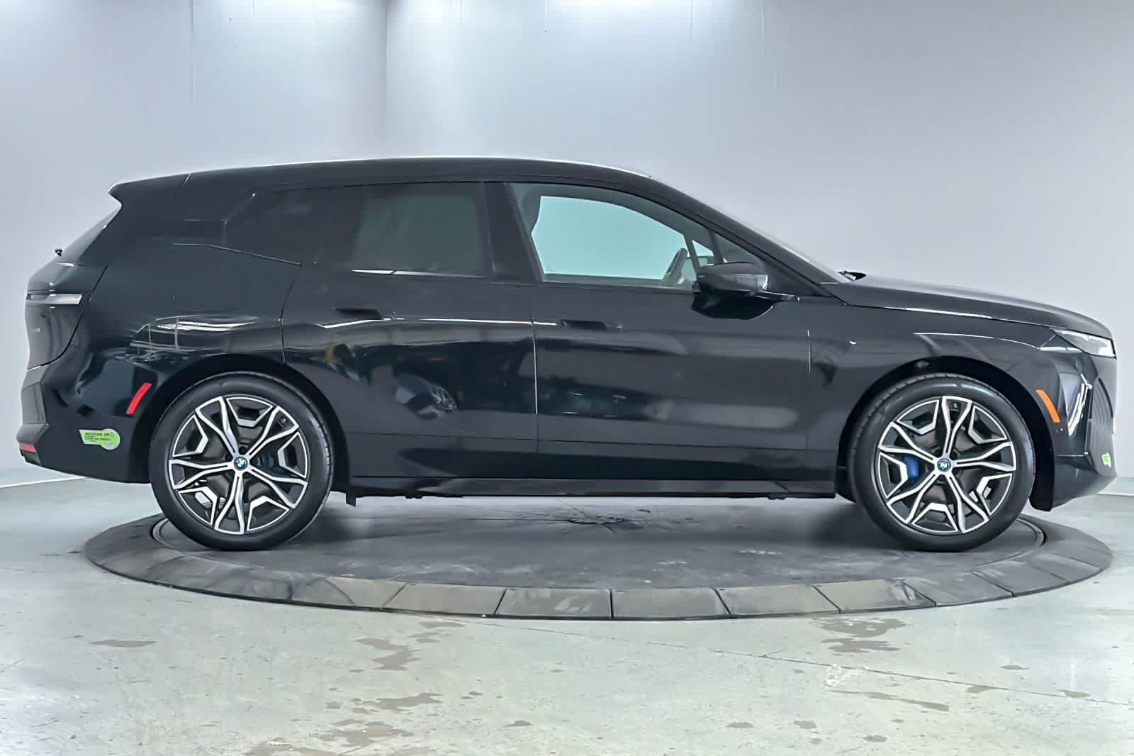 Used 2024 BMW iX xDrive50 w/ Sport Package AWD/4WD image 8