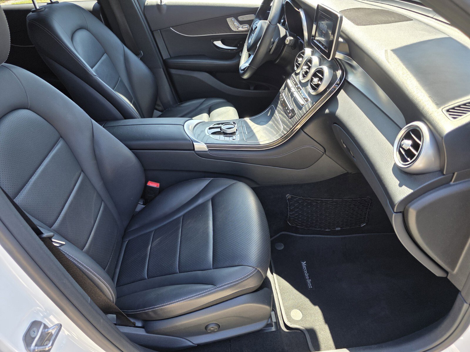 Used 2018 Mercedes-Benz GLC 300 image 3