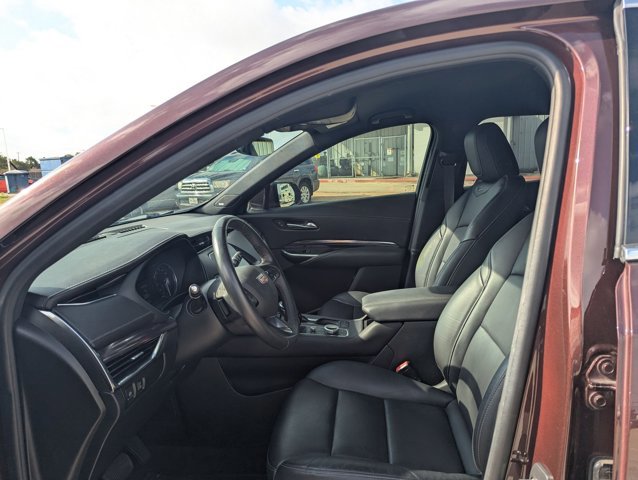 Used 2022 Cadillac XT4 Luxury w/ Cold Weather Package FWD image 13