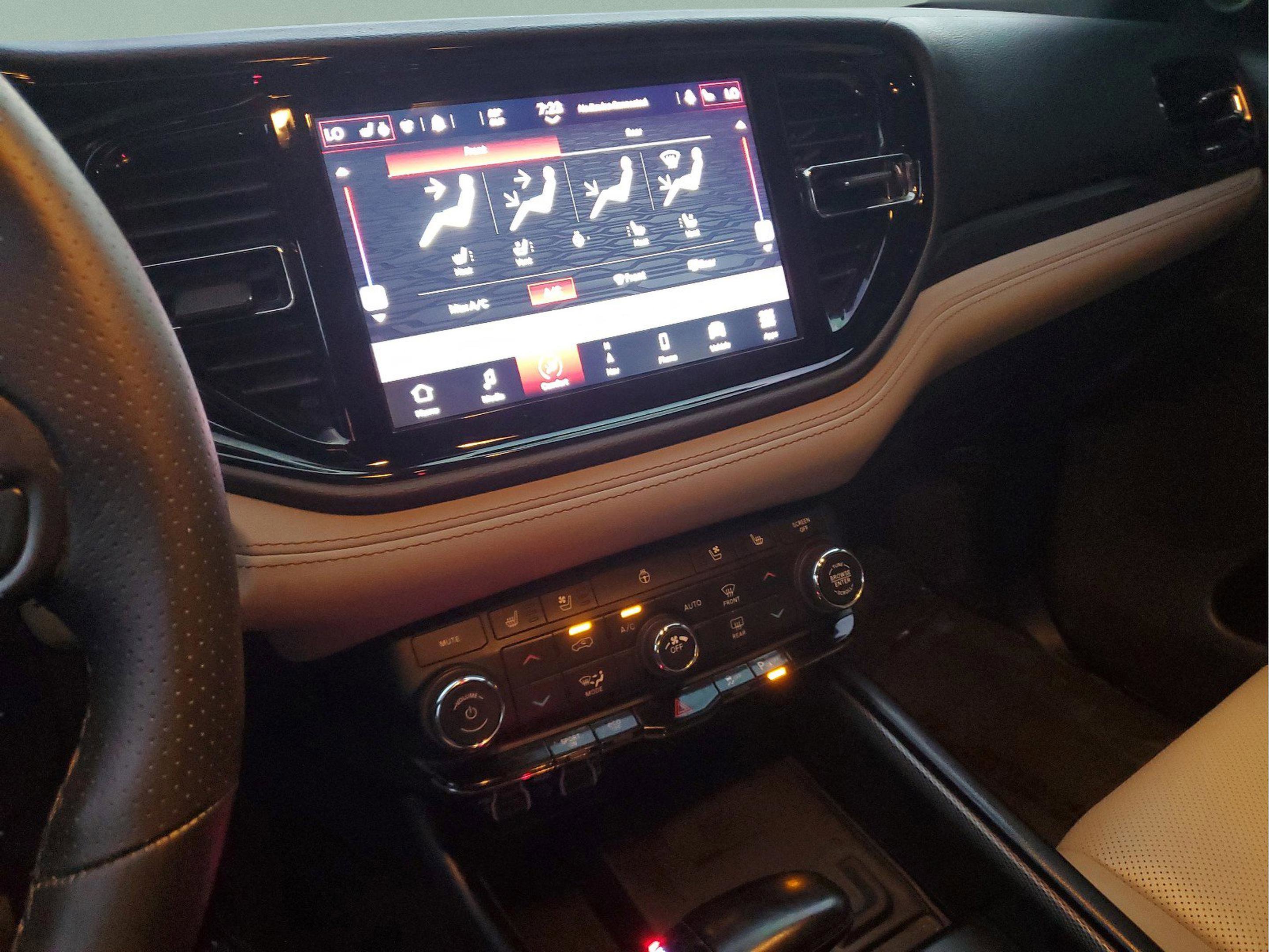 Used 2022 Dodge Durango R/T w/ Blacktop Package image 26