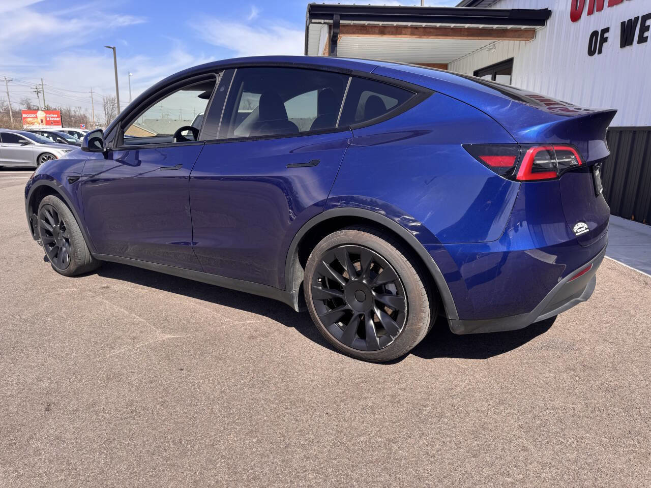 Used 2024 Tesla Model Y Long Range 4dr Crossover image 11