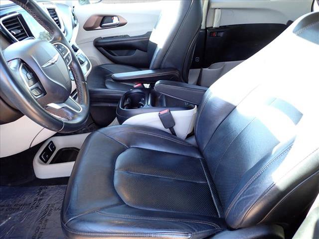 Used 2018 Chrysler Pacifica Touring-L w/ Advanced Safetytec Group FWD image 13