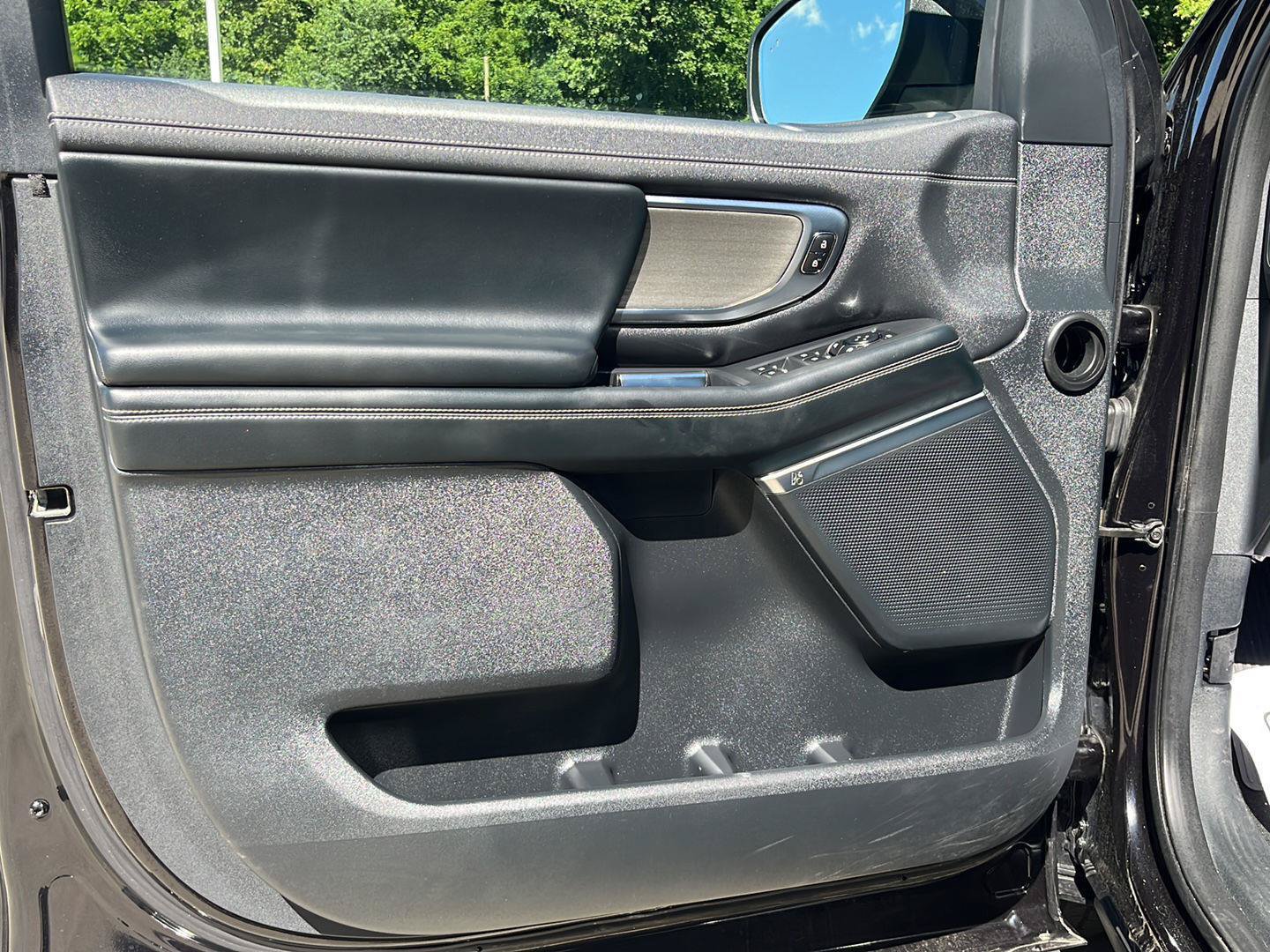 Used 2025 Ford Expedition Platinum AWD/4WD image 11