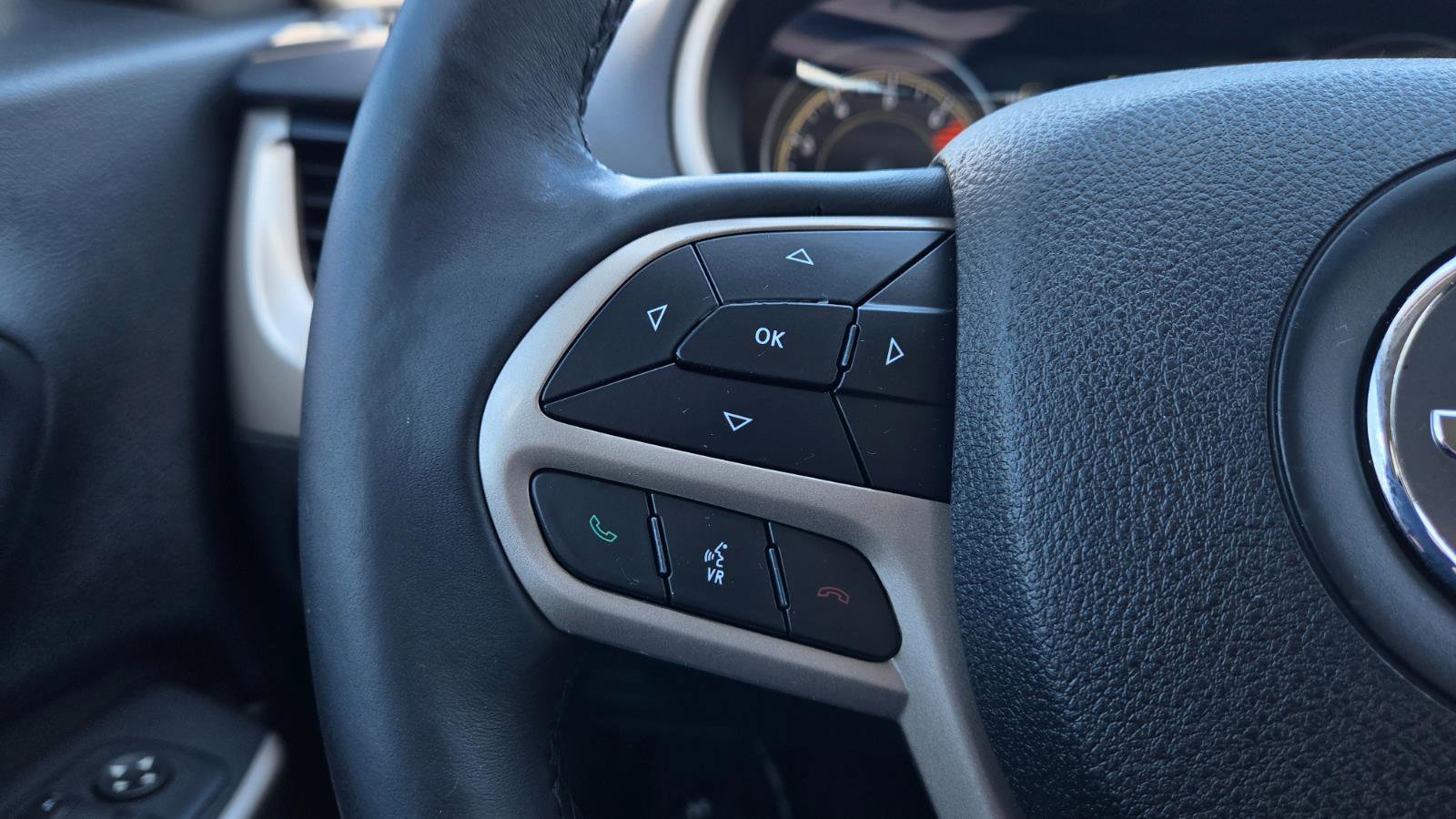 Used 2017 Jeep Cherokee Latitude w/ Safety/Convenience Group image 23