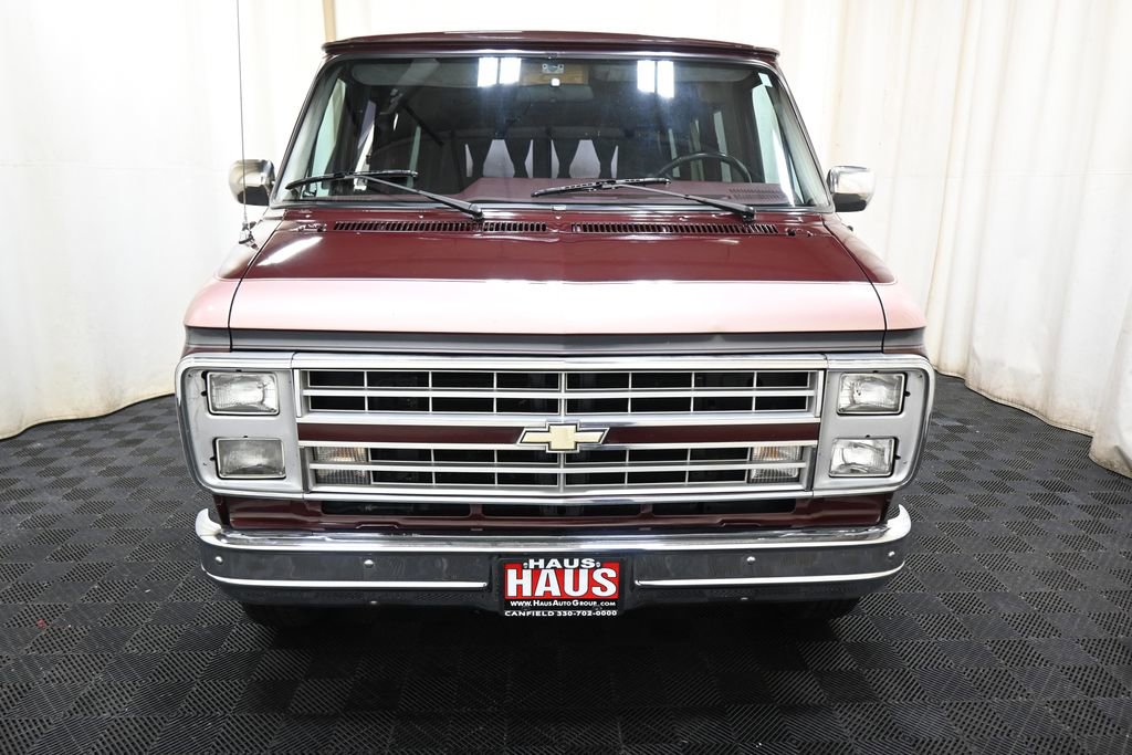 Used 1990 Chevrolet G20 RWD image 2