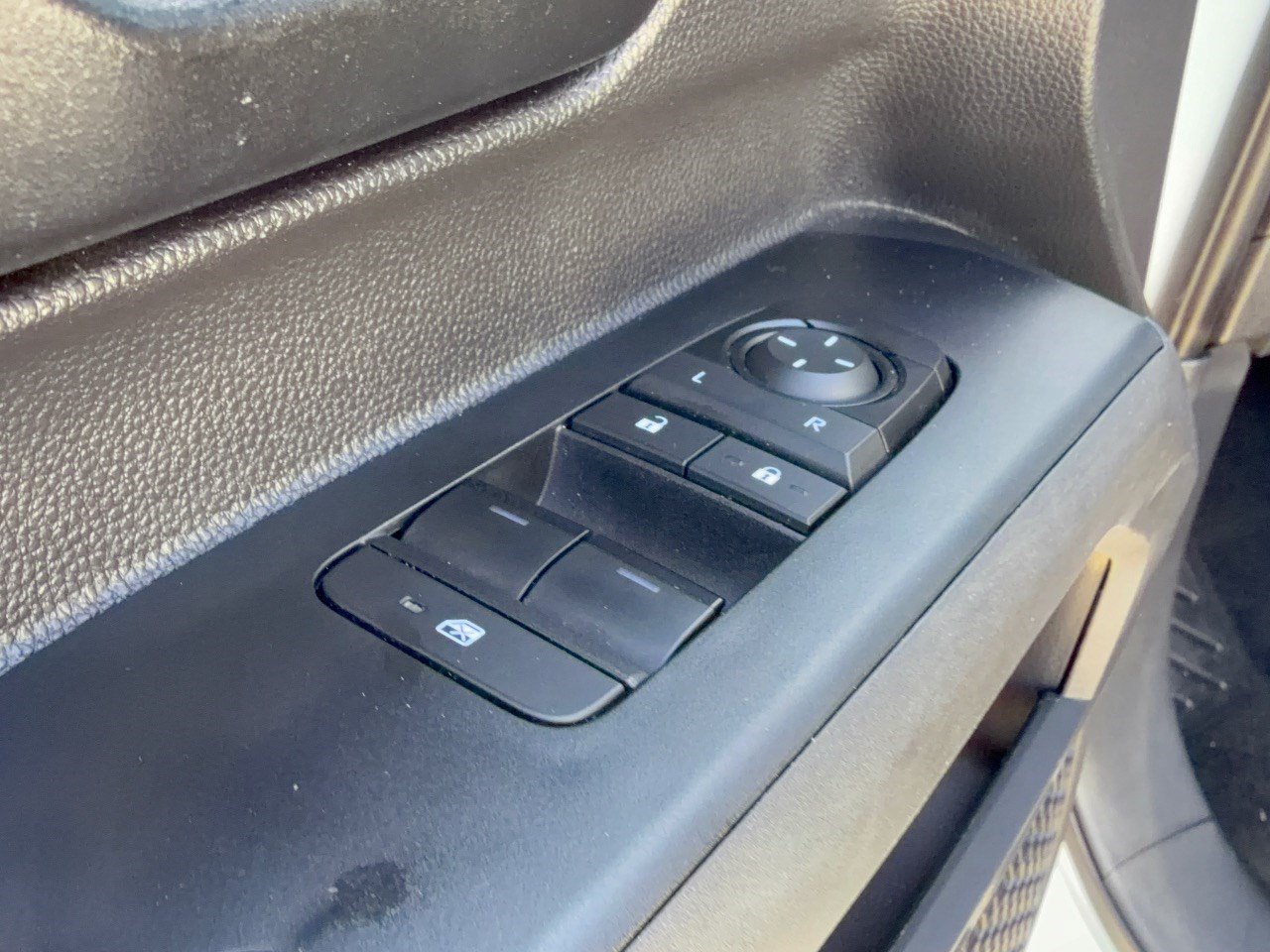 Used 2024 Toyota Tacoma SR RWD image 15