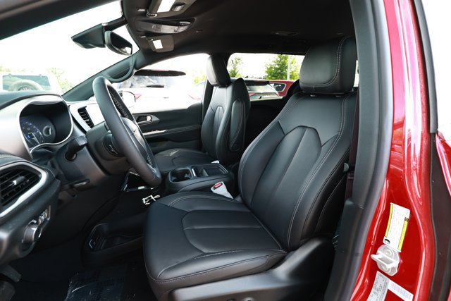 New 2027 Chrysler Pacifica Select FWD image 23