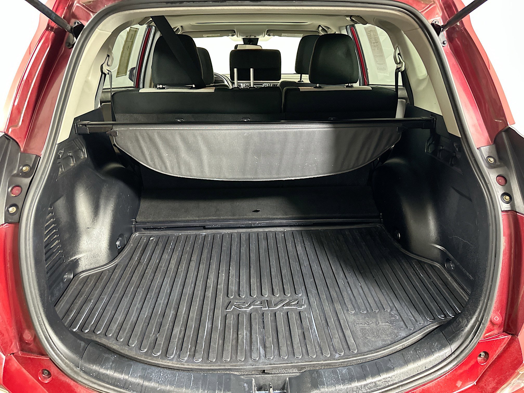 Used 2018 Toyota RAV4 XLE AWD/4WD image 27