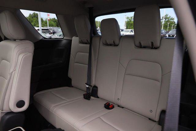 Used 2025 Nissan Pathfinder SL w/ SL Premium Package FWD image 11