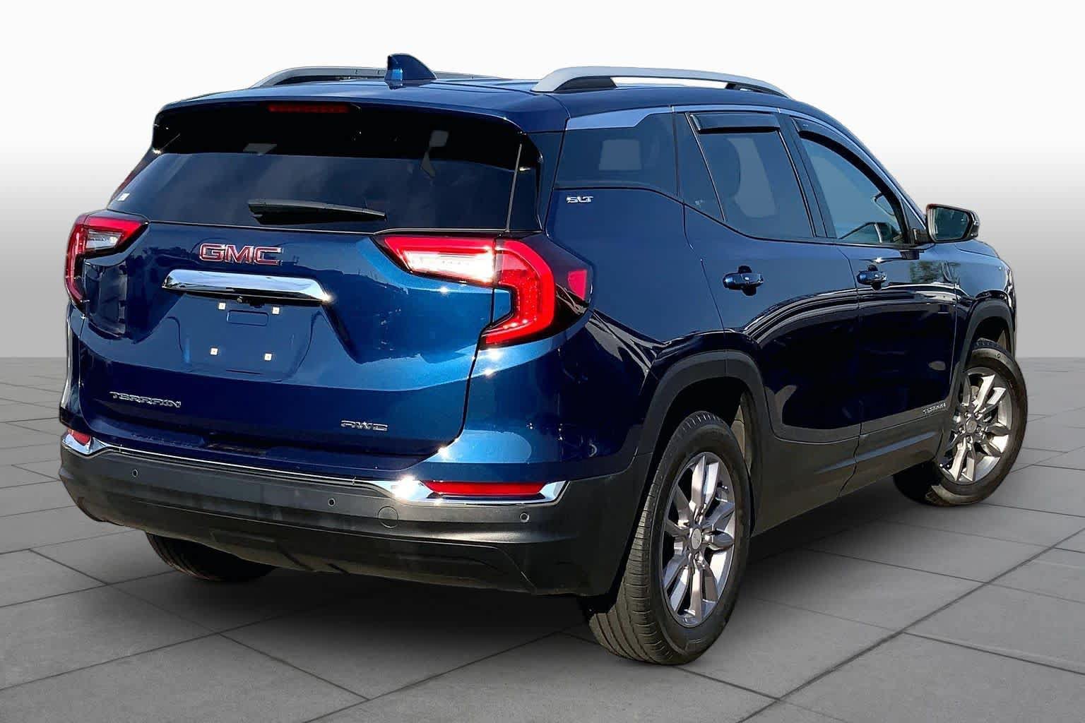 Used 2023 GMC Terrain SLT w/ Tech Package AWD/4WD image 12