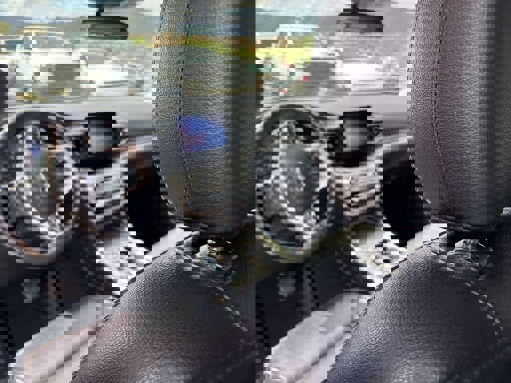 Used 2020 Ford Explorer XLT w/ Equipment Group 202A RWD image 11