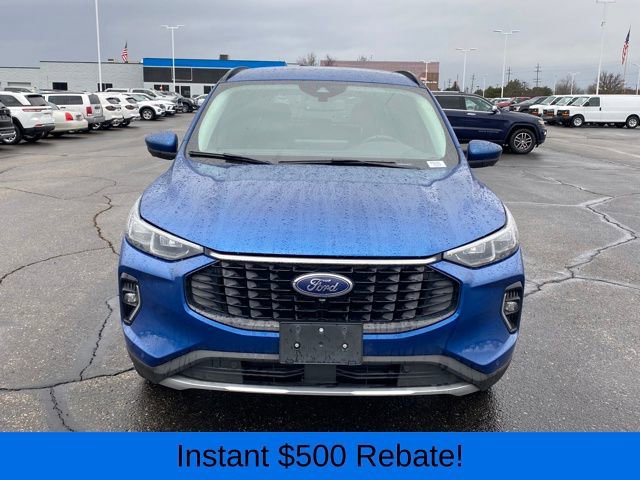 Used 2023 Ford Escape Platinum image 2
