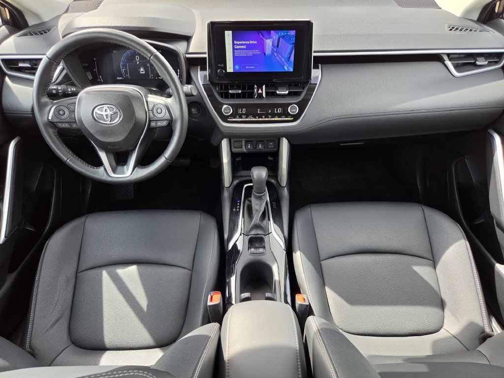Used 2025 Toyota Corolla Cross XLE FWD image 13