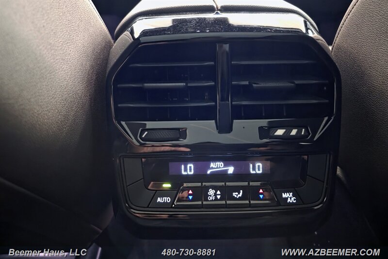 Used 2024 BMW iX xDrive50 w/ Sport Package AWD/4WD image 30