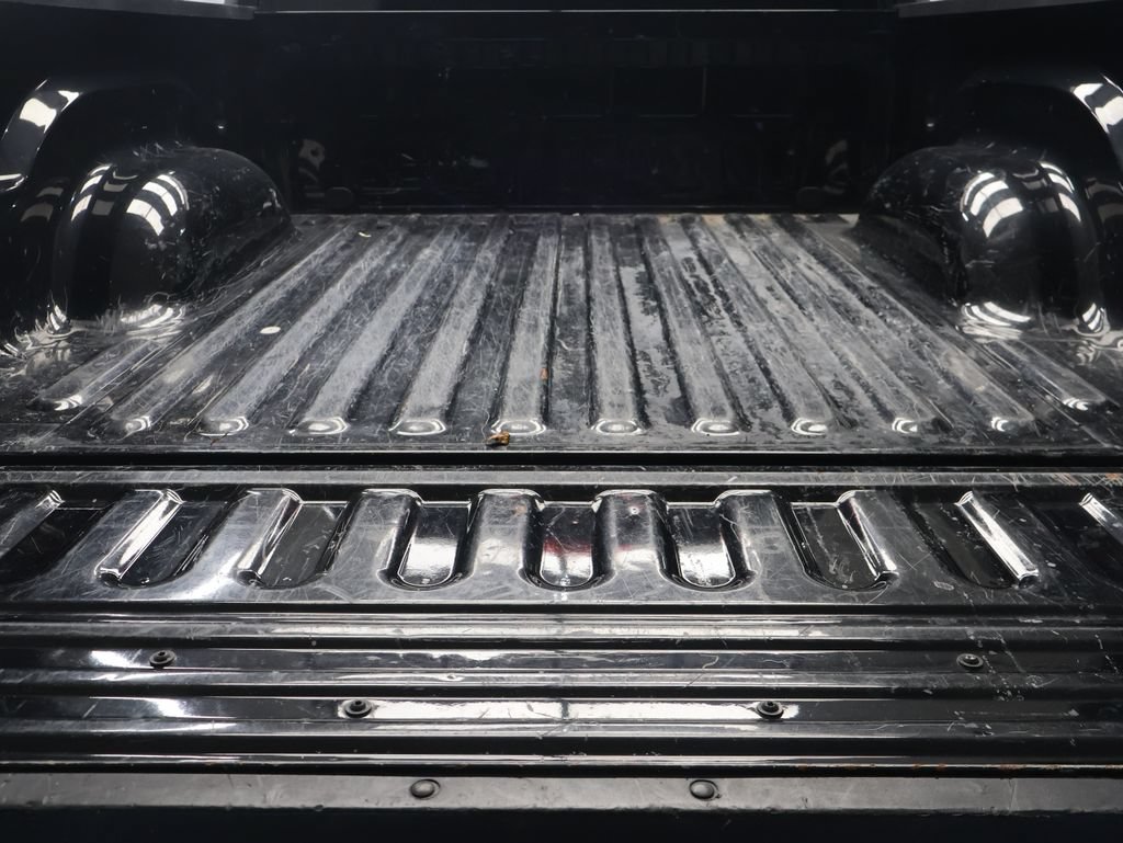 Used 2022 RAM 1500 Classic SLT AWD/4WD image 13