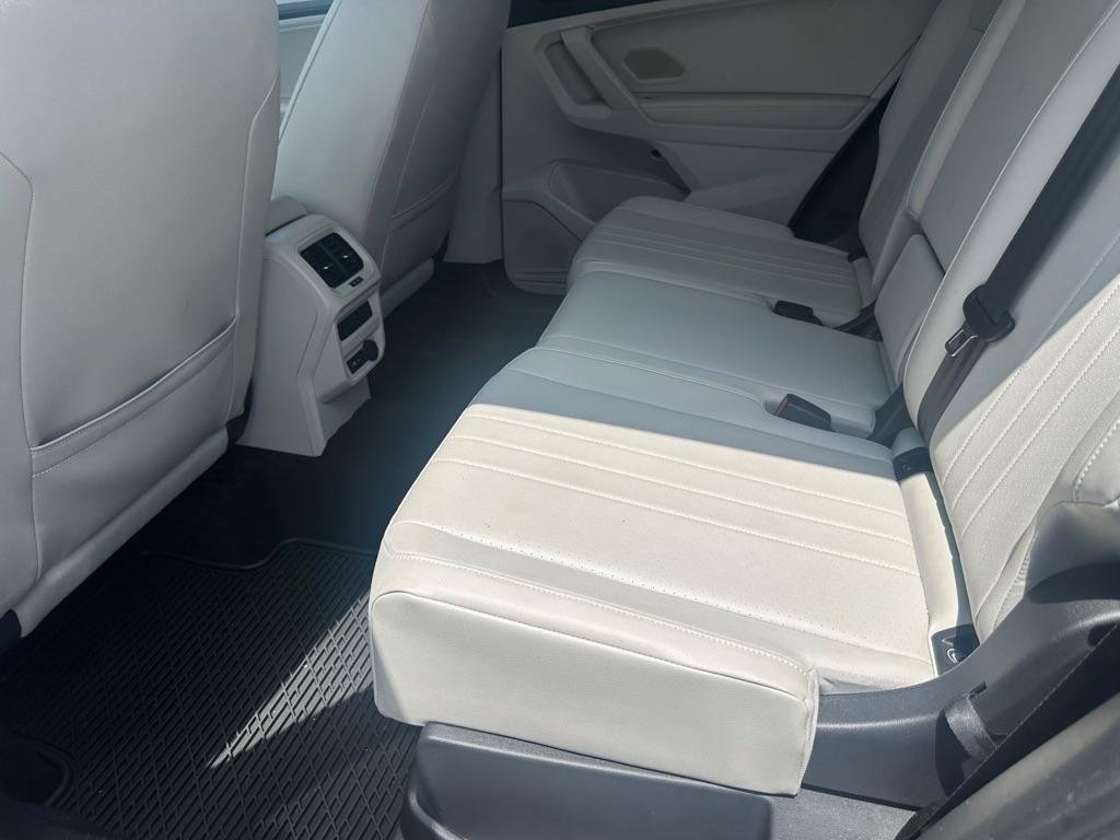Used 2022 Volkswagen Tiguan SE AWD/4WD image 18