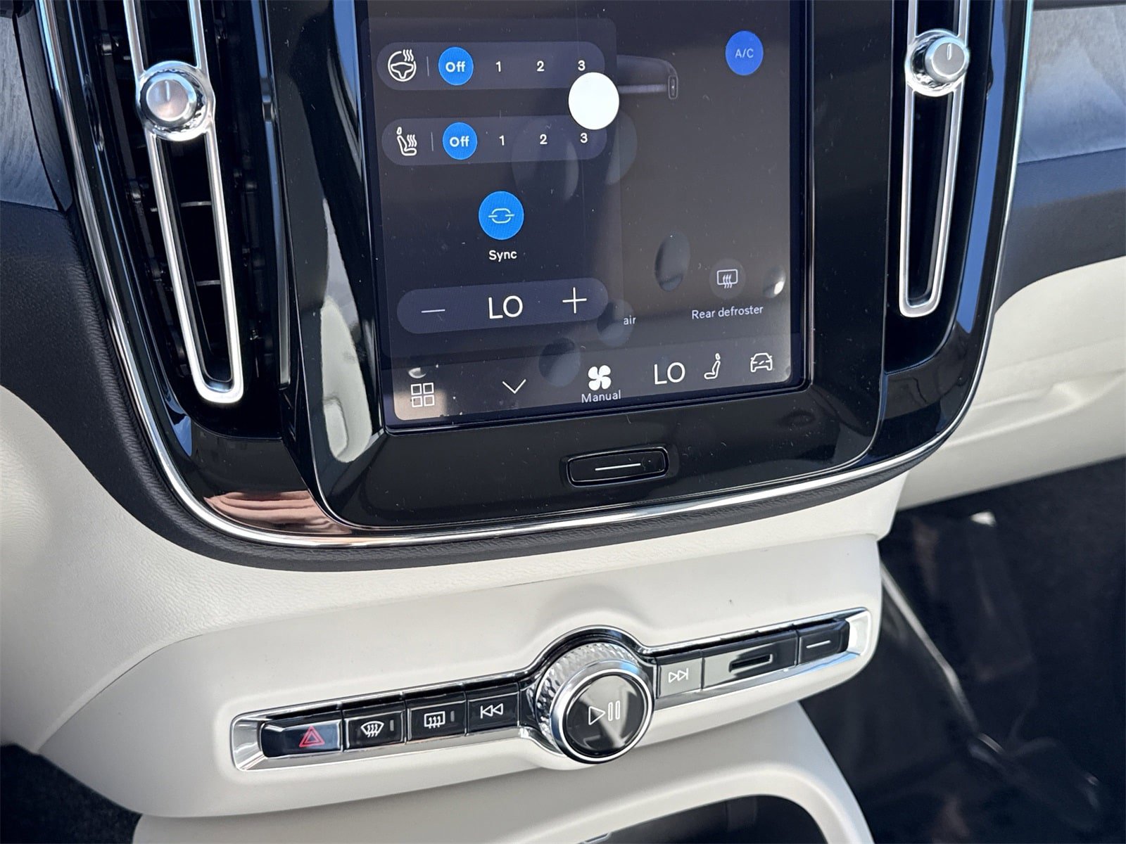 New 2026 Volvo XC40 B5 Plus w/ Protection Package Premier image 26