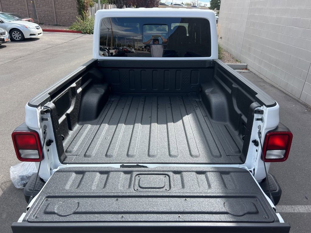 New 2025 Jeep Gladiator High Tide image 24