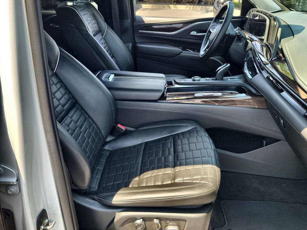 Certified 2022 Cadillac Escalade Sport Platinum w/ Heavy-Duty Trailer Package AWD/4WD image 28