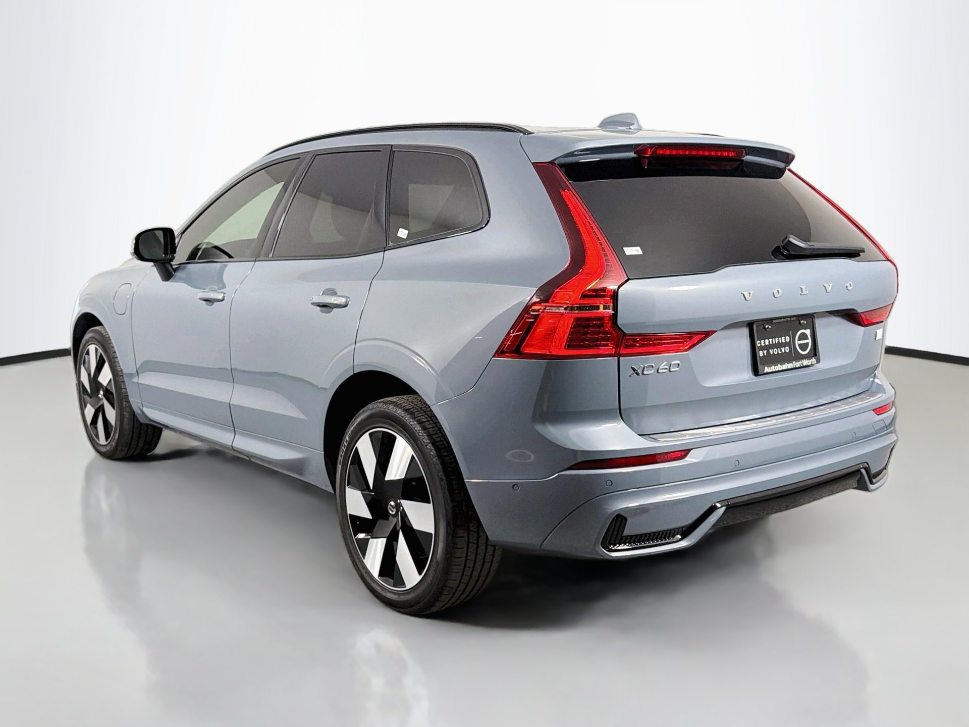Certified 2024 Volvo XC60 T8 Plus w/ Protection Package Premier AWD/4WD image 8