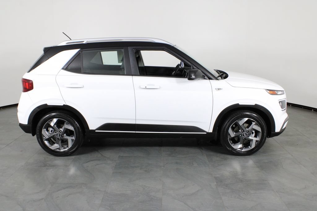 Certified 2024 Hyundai Venue Limited FWD image 15