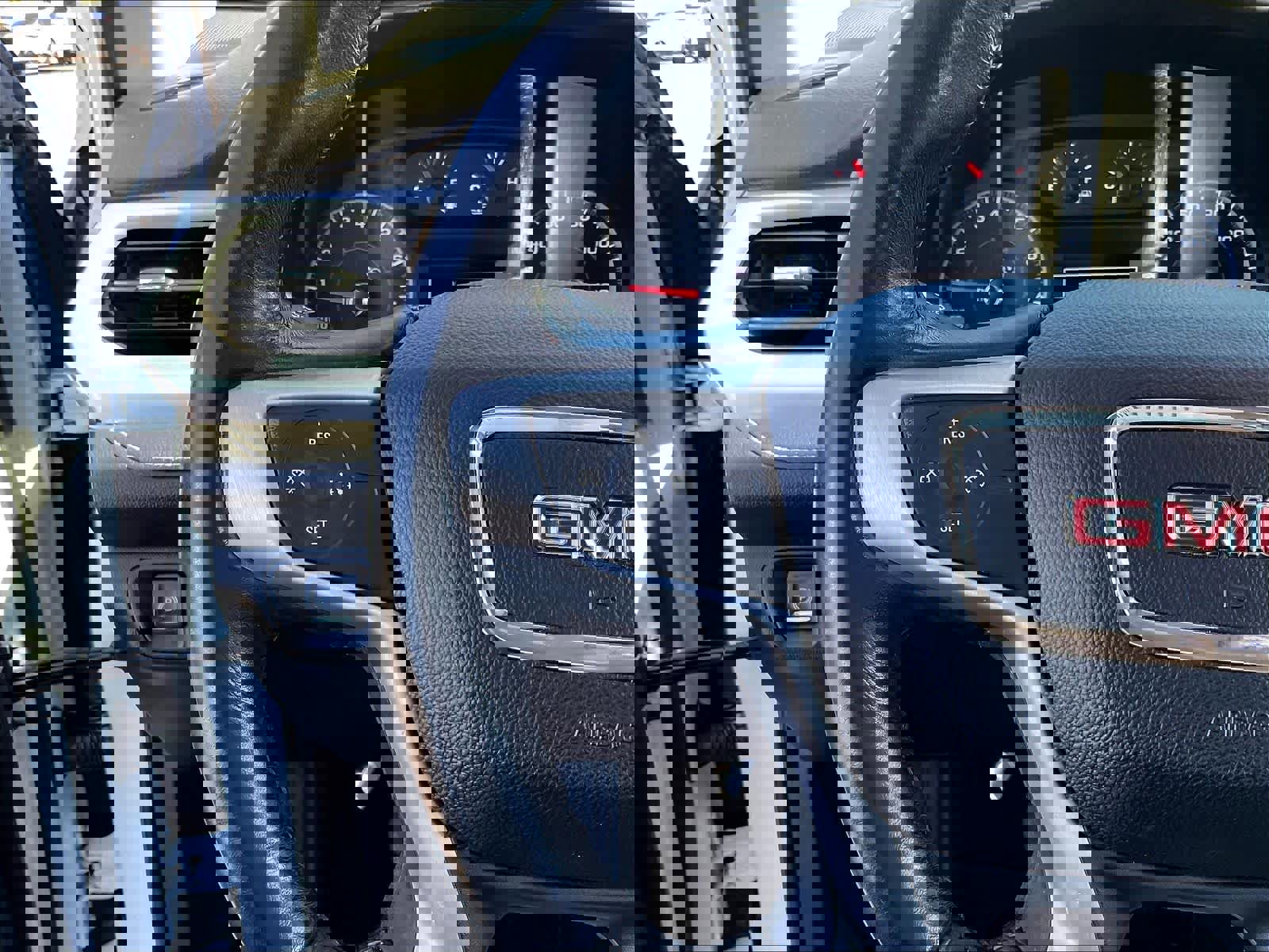 Used 2019 GMC Acadia SLE image 19