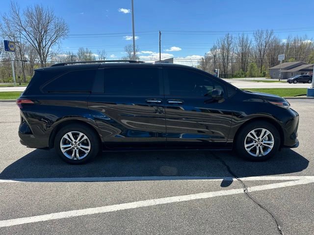 Used 2024 Toyota Sienna Platinum AWD/4WD image 5