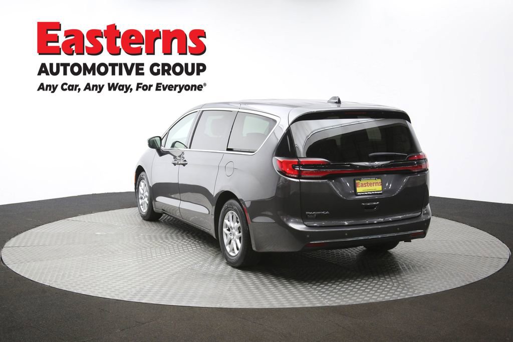 Used 2023 Chrysler Pacifica Touring-L image 66