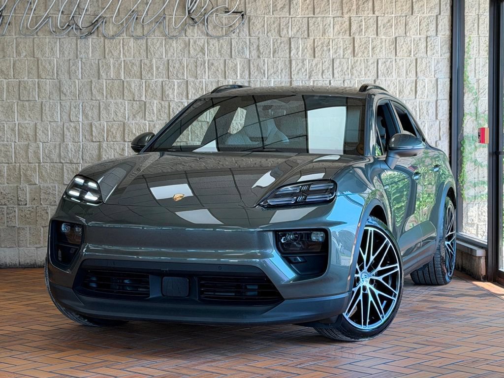 Used 2024 Porsche Macan 4 Electric AWD/4WD image 2