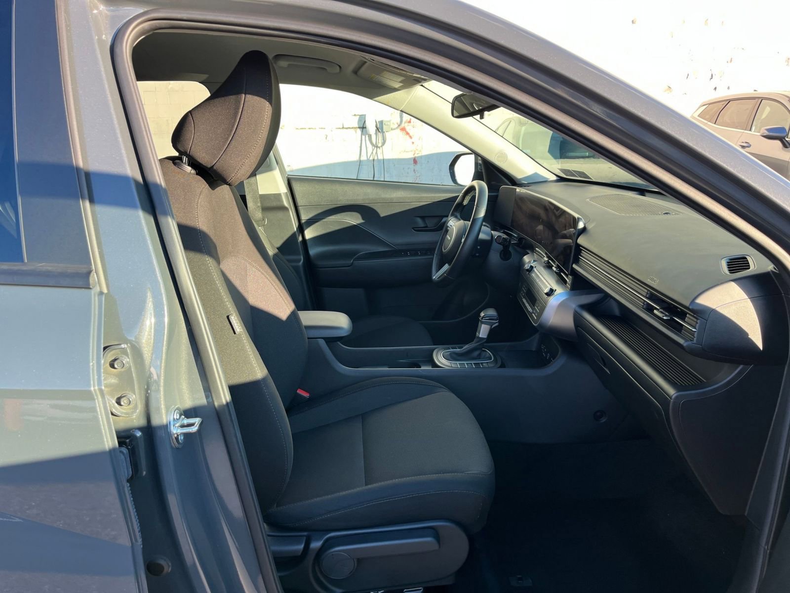 Used 2025 Hyundai Kona SEL image 27