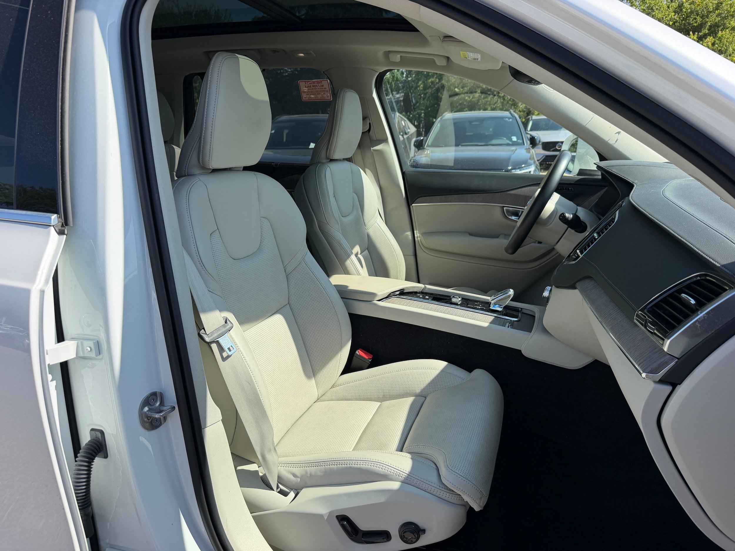Certified 2024 Volvo XC90 T8 Ultimate w/ Protection Package Premier AWD/4WD image 10