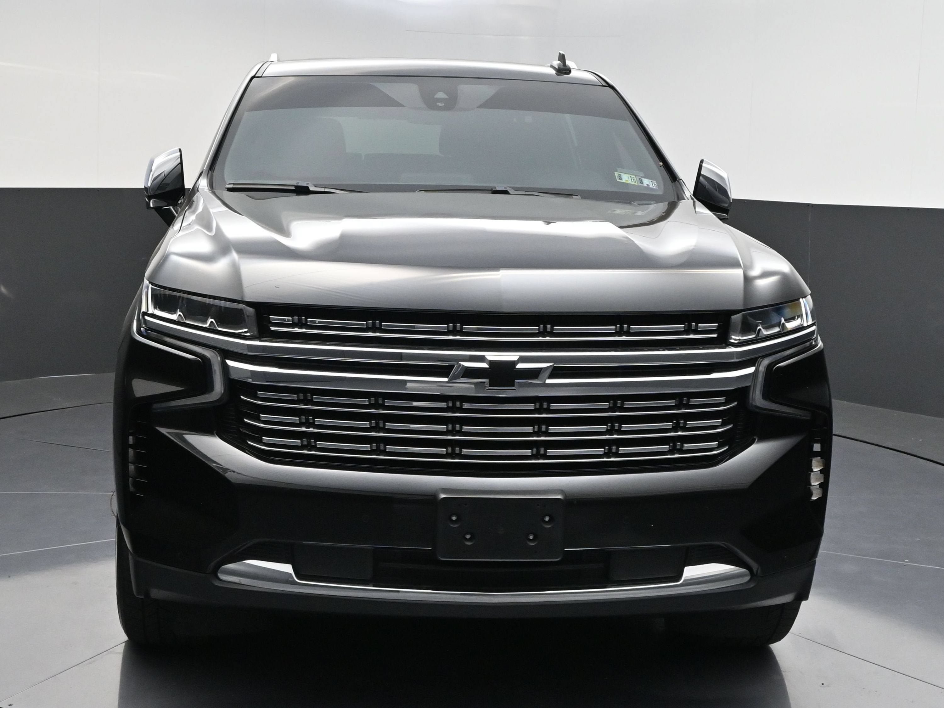 Used 2023 Chevrolet Suburban Premier AWD/4WD image 2