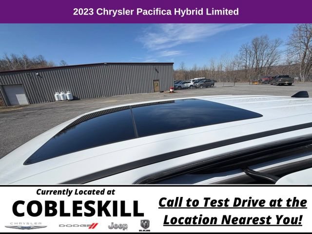 Used 2023 Chrysler Pacifica Limited FWD image 12
