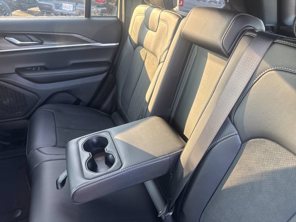 New 2026 Jeep Grand Cherokee Altitude AWD/4WD image 36