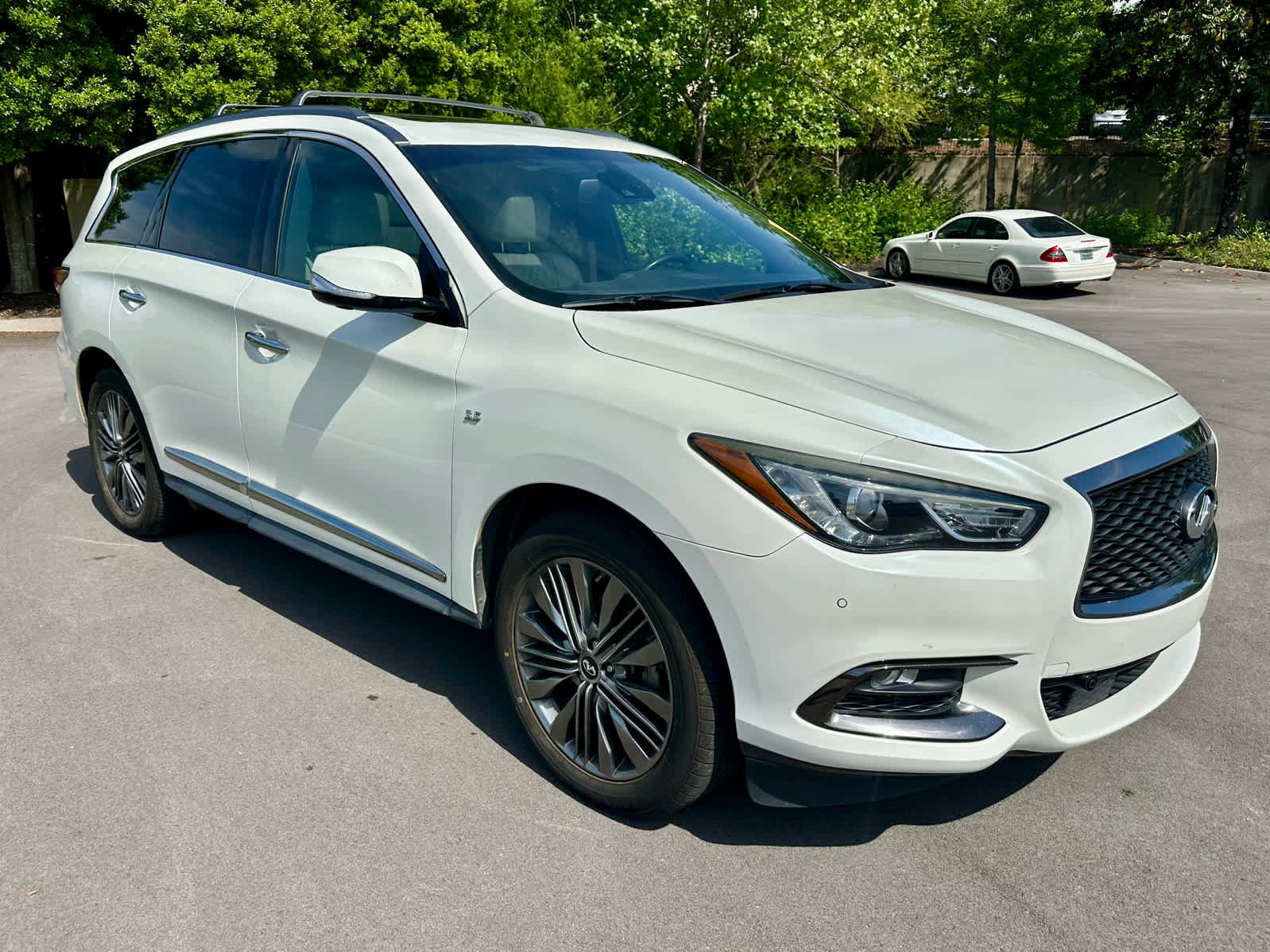 Used 2019 INFINITI QX60 Luxe w/ Limited Package FWD image 3