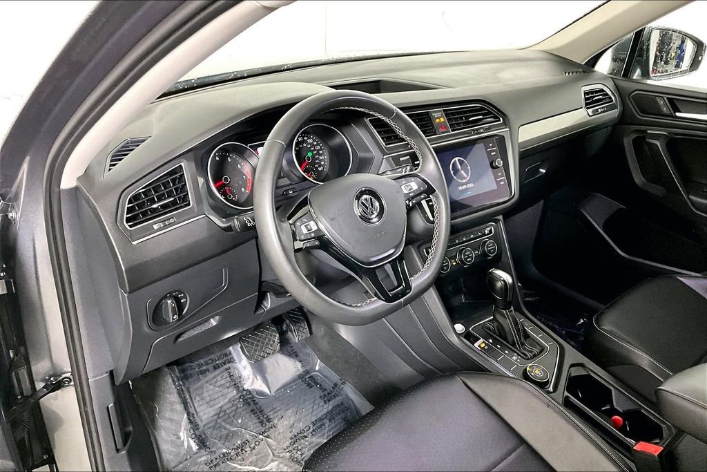 Used 2021 Volkswagen Tiguan SE w/ Panoramic Sunroof Package image 13