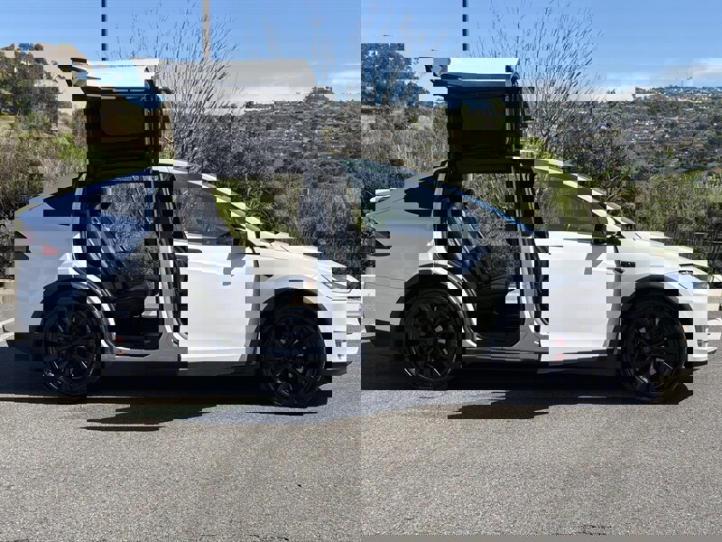 Used 2016 Tesla Model X P90D image 11