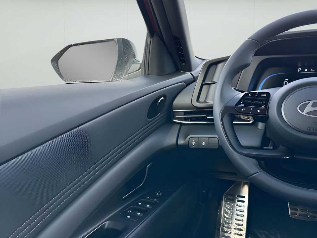 Used 2025 Hyundai Elantra Sport image 18