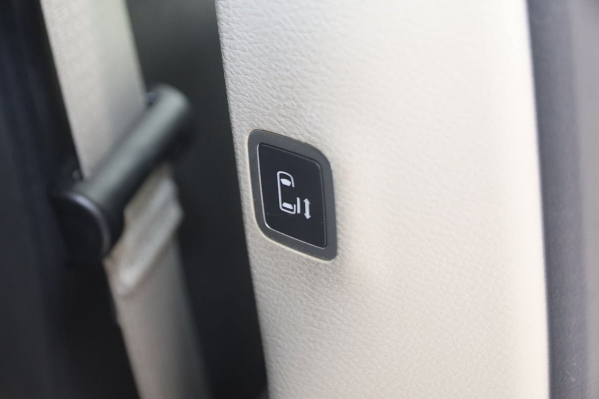 Used 2020 Chrysler Pacifica Touring FWD image 14